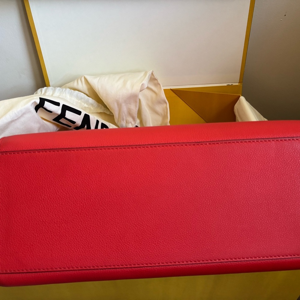 Fendi Sunshine Red Tote Bag with Tortoiseshell Handles - Picture 4 of 14